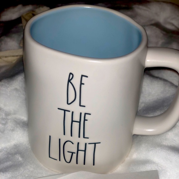 BE THE LIGHT mug